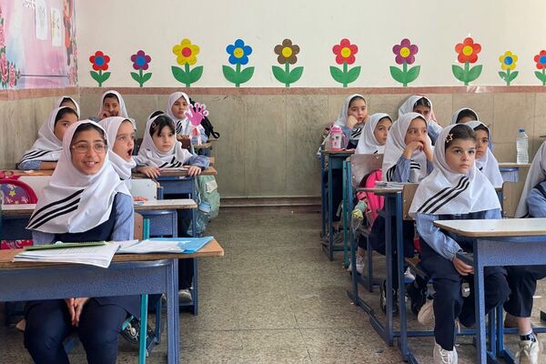 مانور تخلیه اضطراری و آمادگی برای لحظات بحرانی در مدرسه معراج بهارستان‌دو