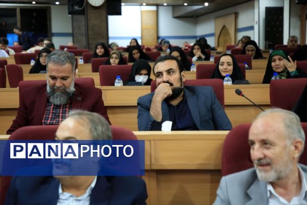 نشست صمیمی مدیران رسانه با استاندار قم