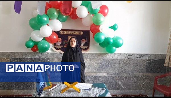 نواخته شدن زنگ گلبانگ انقلاب اسلامی در دبیرستان پگاه روستای مارکده