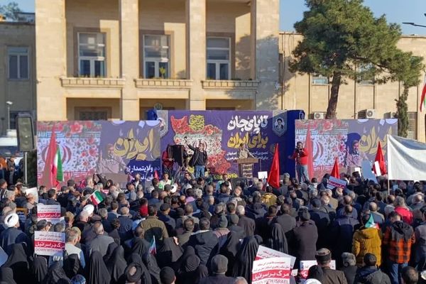 اصفهان یکصدا در میدان امام حسین(ع)