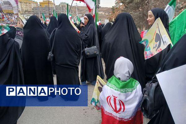 حضور اقشار مختلف مردم پردیس در راهپیمایی ۲۲بهمن 