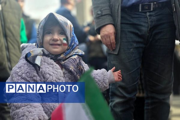 خروش مردمی در خیابان‌های رباط‌کریم در 22بهمن