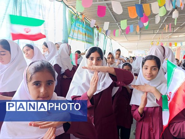 زنگ انقلاب در مدرسه شهید ابراهیم تنیده ناحیه یک بندرعباس به صدا در آمد