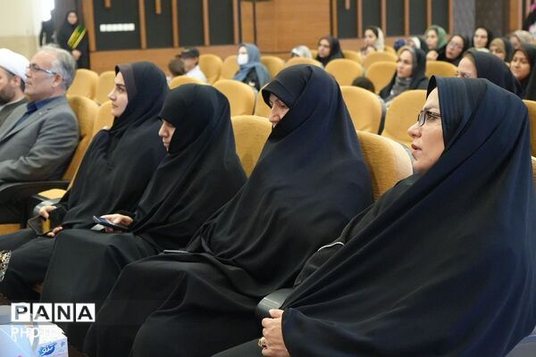 جشن شکوه مادری و همایش تجلیل از سفیران جوانی جمعیت در بهارستان‌دو