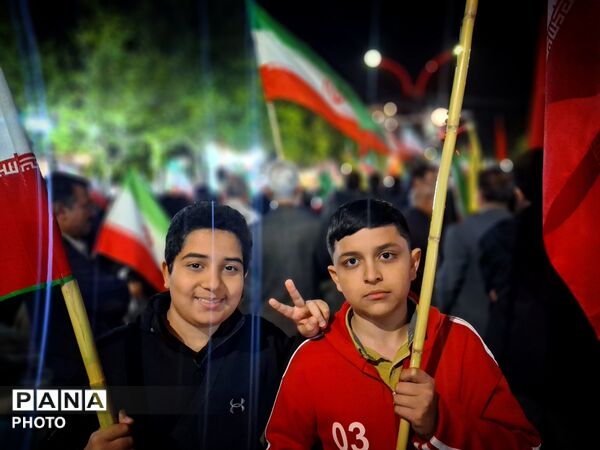 کودکان کاشمری پای کار انقلاب 