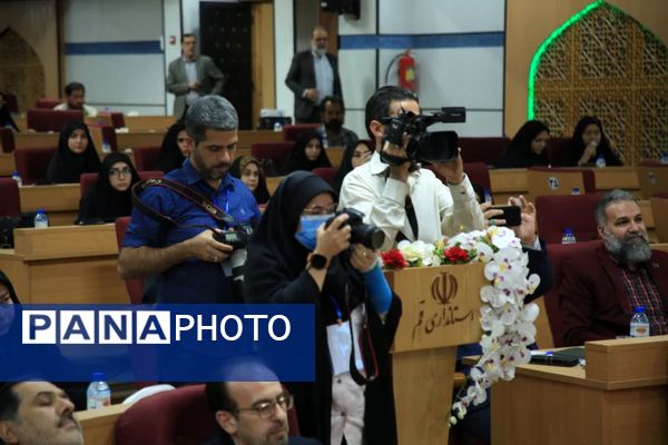 نشست صمیمی مدیران رسانه با استاندار قم