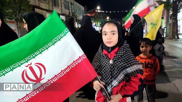 کودکان و نوجوانان پای کار انقلاب