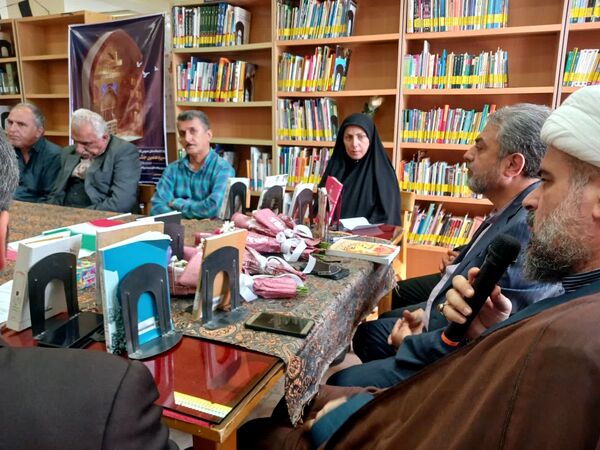 تقدیر از آزادگان کتاب خوان عباس آباد