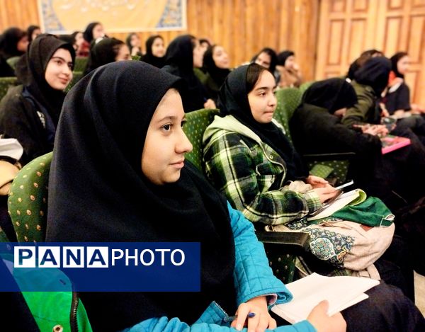 نشست کارشناسان سازمان دانش‌آموزی و دانش‌آموز خبرنگاران در سازمان دانش‌آموزی استان چهارمحال‌وبختیاری