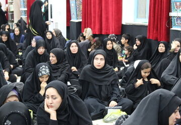 حضور پرشور بانوان یاسوجی در شب عاشورا 