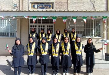 اجرای سرود ایرانمون توسط دانش اموزان پیشتاز دبیرستان کوثر فرهنگیان