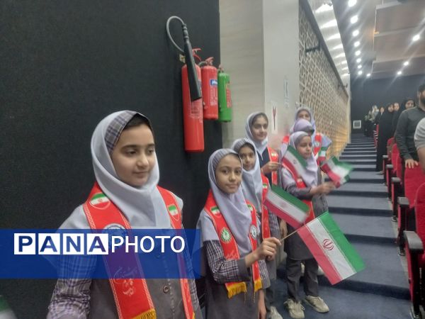جشن ستارگان دانش‌آموزی در تالار شهرداری دولت‌آباد شهرستان برخوار 