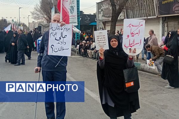 حضور اقشار مختلف مردم شهرری در راهپیمایی ۲۲ بهمن