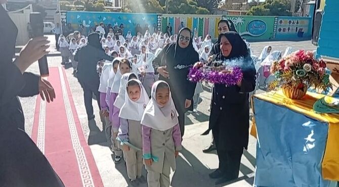 جشن شکوفه‌ها،آغاز سال تحصیلی کلاس‌اولی‌ها در شهید چمران الیگودرز