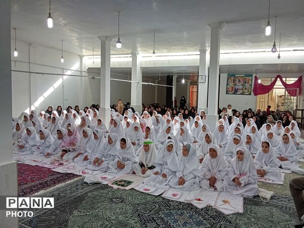 برگزاری مراسم معنوی جشن تکلیف دانش‌آموزان پایه سوم در حسینیه منطقه کوهنانی 