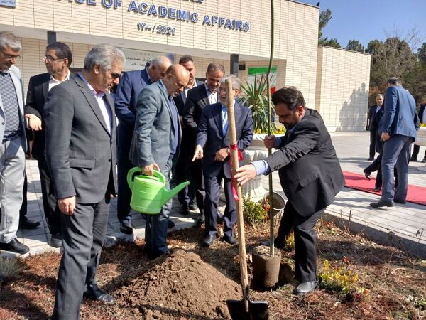 کاشت نهال یادمان صحن دانش تا کرسی قانون‌گذاری 