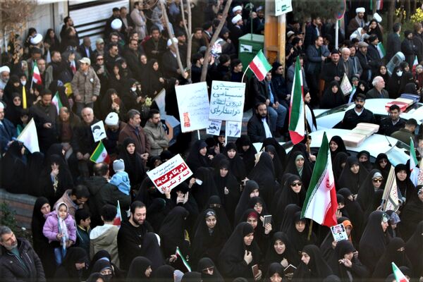 جلوه‌های حضور نوجوانان در راهپیمایی 22 دی مردم قم