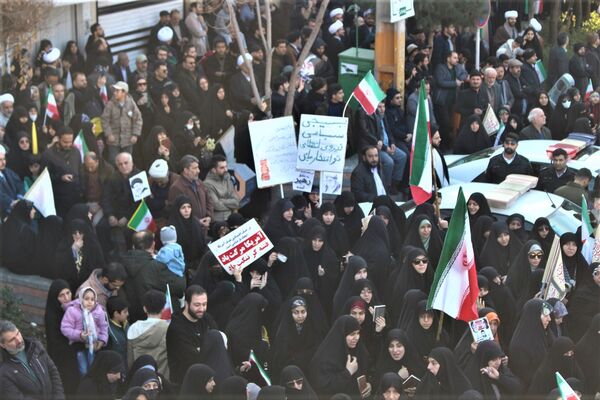 جلوه‌های حضور نوجوانان در راهپیمایی 22 دی مردم قم