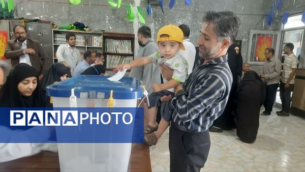 حضور پرشور مردم کرج در پای صندوق‌های رای