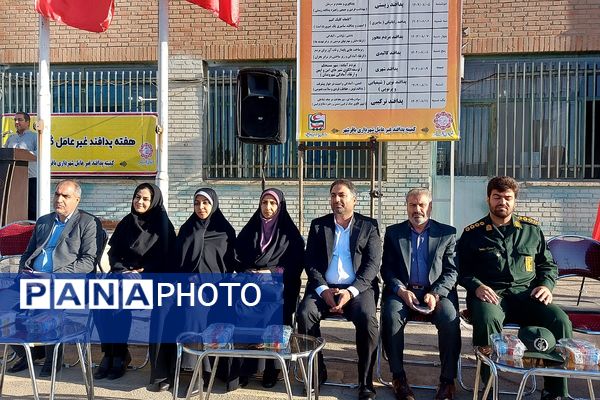 نواختن زنگ پدافند غیرعامل در هنرستان کوثر باقرشهر 