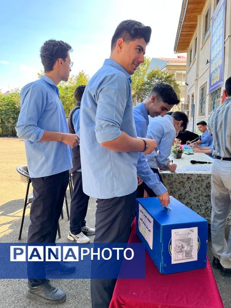 انتخابات همیار مشاور در مدرسه شهدای لطیفی 