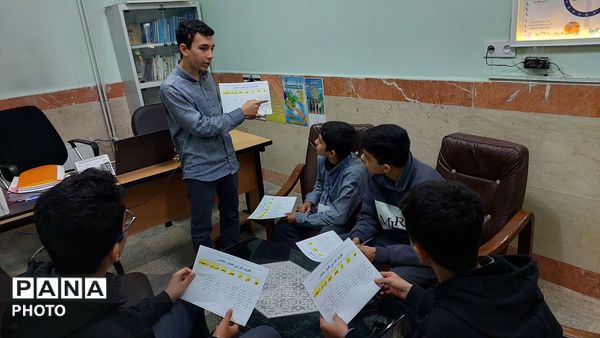 تقدیر از همیاران مشاور مدرسه هیات امنایی شهید میرحبیبی  ناحیه 4 کرج