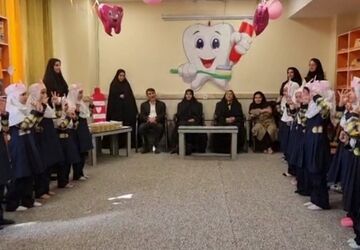 جشن رویش دندان دائمی در دبستان مهرنگار باقرشهر 