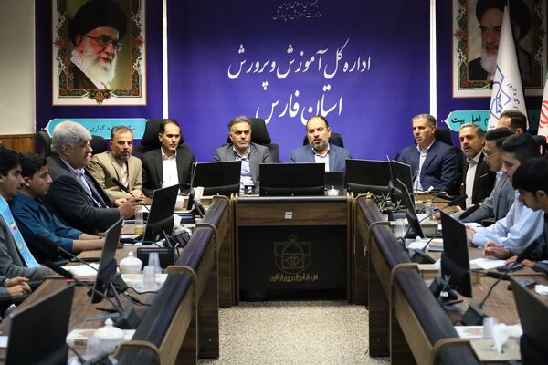 دیدار معاون پرورشی و فرهنگی وزارت آموزش‌وپرورش با نمایندگان پسر تشکل‌های دانش‌آموزی شیراز