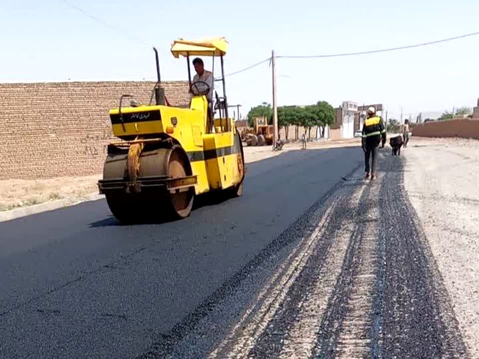 آغاز عملیات آسفالت جاده فدافن به کاشمر گامی بلند در توسعه زیرساخت‌های روستایی