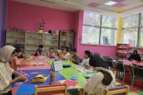 دنیایی از رنگ‌ها و تخیل در دستان کوچک کودکان