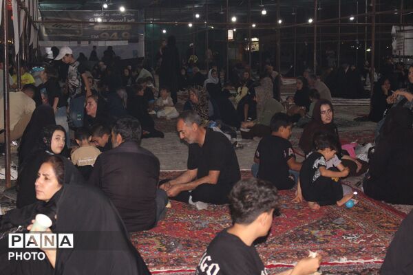 همدلی خادمان در موکب امام خامنه‌ای