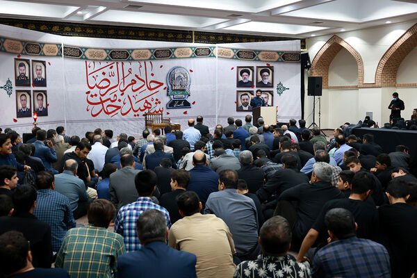 مراسم بزرگداشت شهیدان خدمت در دبیرستان متوسطه دوم امام صادق(ع)