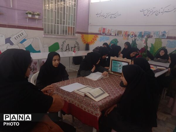 مسابقات حافظ خوانی در دبیرستان شهید محمدی پور خلیل آباد