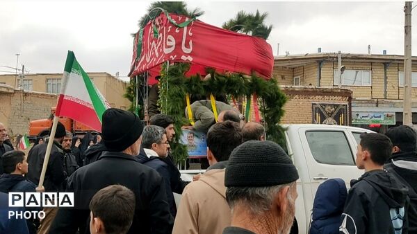 راه امام و شهدا زنده است 