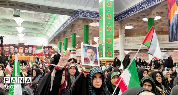 اجتماع بزرگ دختر ایران در حرم بانوی کرامت