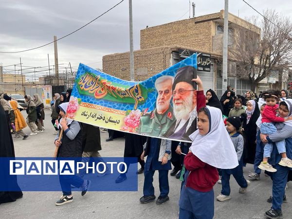 حضور پرشور فرهنگیان، دانش‌آموزان و اقشار مختلف مردم در راهپیمایی ۲۲بهمن