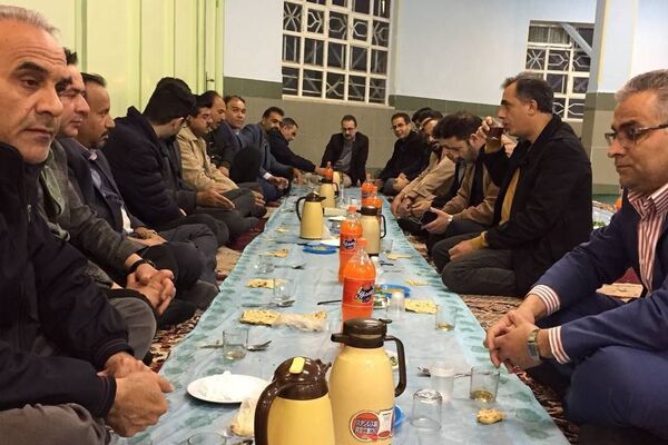مراسم افطاری در دبیرستان نمونه آیت الله خامنه ای