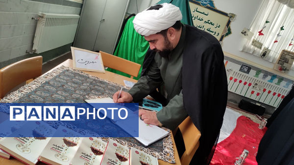 حال و هوای نمایشگاه مدرسه انقلاب در شهر جعفریه قم