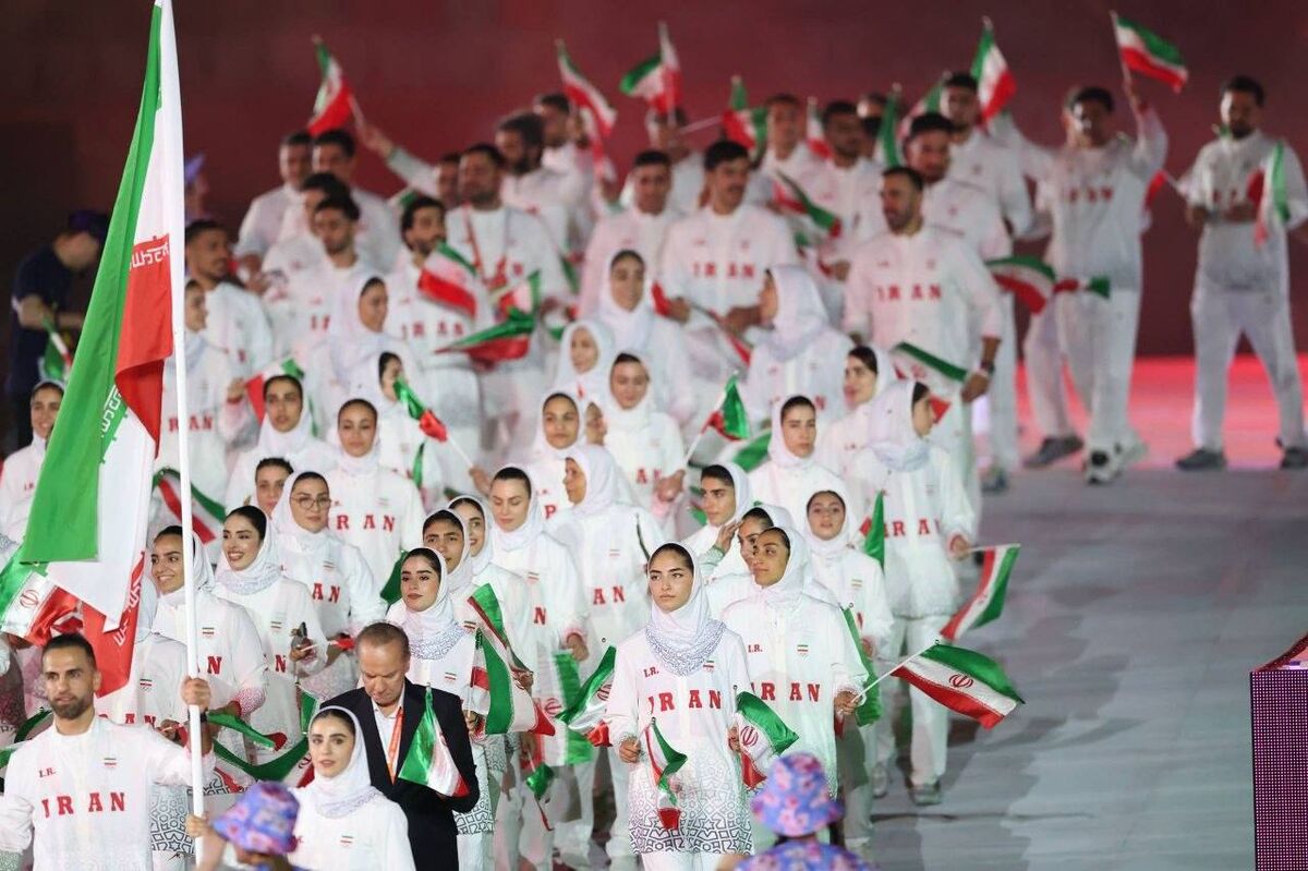 کاروان ورزش ایران رژه رفت؛ پرچم در دستان کیانی و اتراچالی+فیلم
