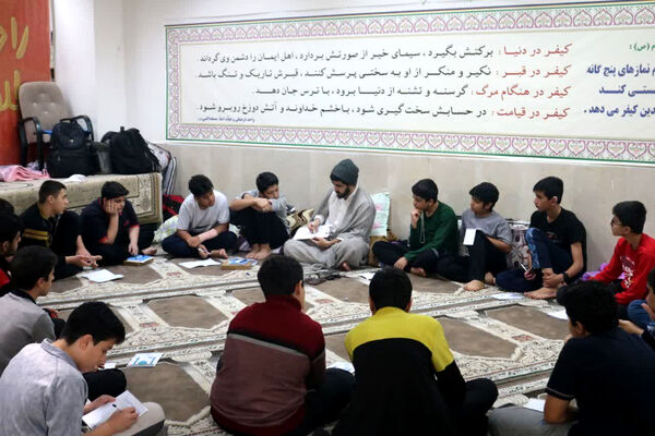 اعتکاف دانش‌آموزی پسران در مسجد النبی (ص) شهرستان جم