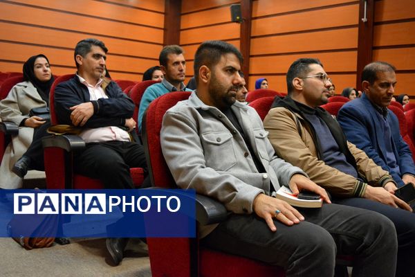 آیین تجلیل از برگزیدگان حوزه مشاوره و پیشگیری از آسیب‌های اجتماعی بهارستان‌دو