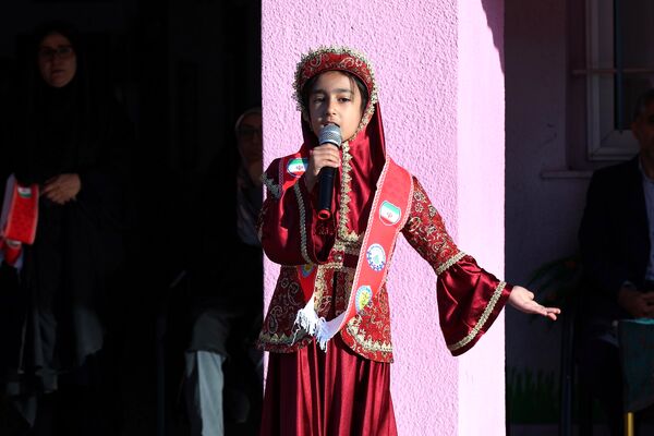 مراسم صبحگاه دبستان شاهد شهید سلطانی ناحیه یک کرج 