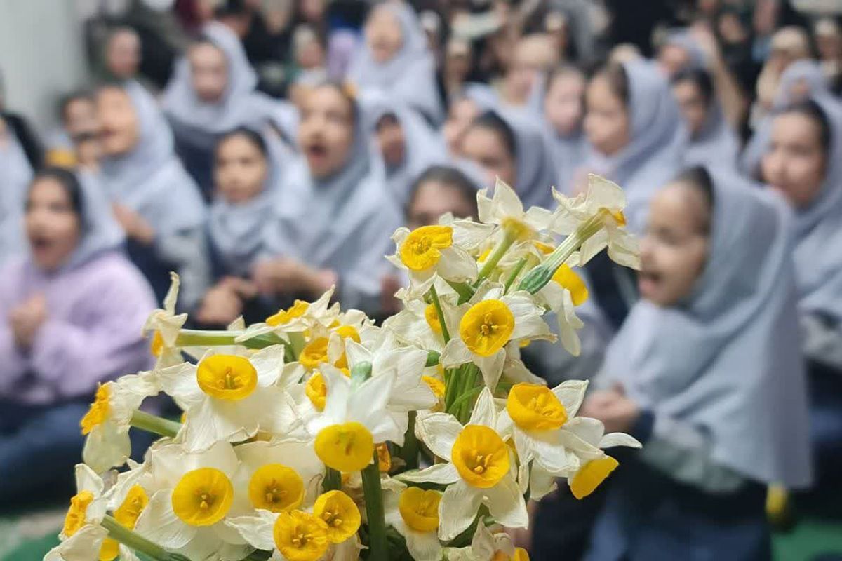 مدرسه شهدای ایران تایر2 میزبان شادی‌های صاحب زمان (عج)