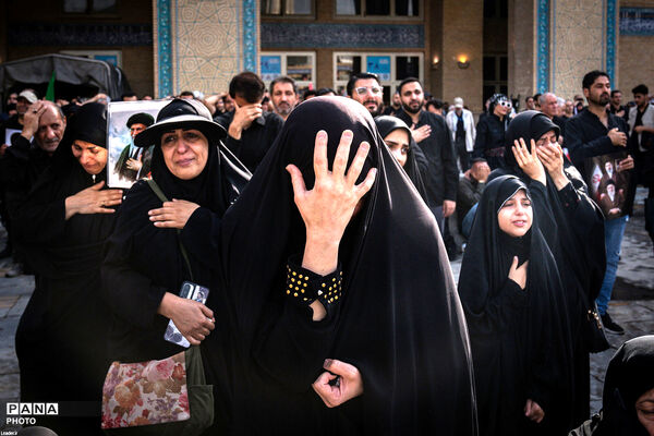 وداع با پیکر مطهر امام شهید امت در مصلای امام خمینی(ره)