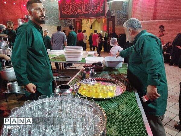 در سایه‌سارِ ذکرِ آلِ محمد؛ خدمت به خاطرِ مهرِ حضرت زهرا (س)