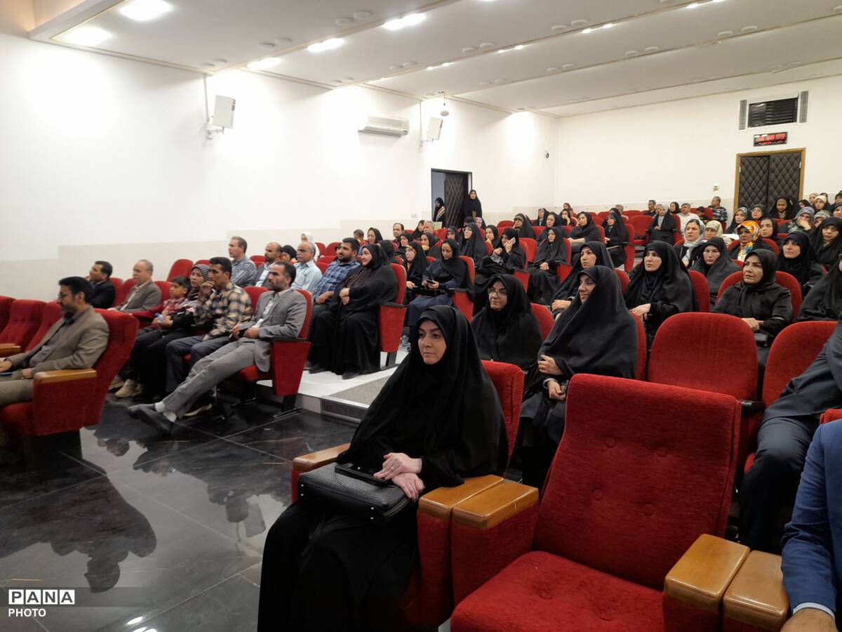 برگزاری مجمع عمومی انجمن اولیا و مربیان دبیرستان شاهد ارض اقدس ناحیه ۳