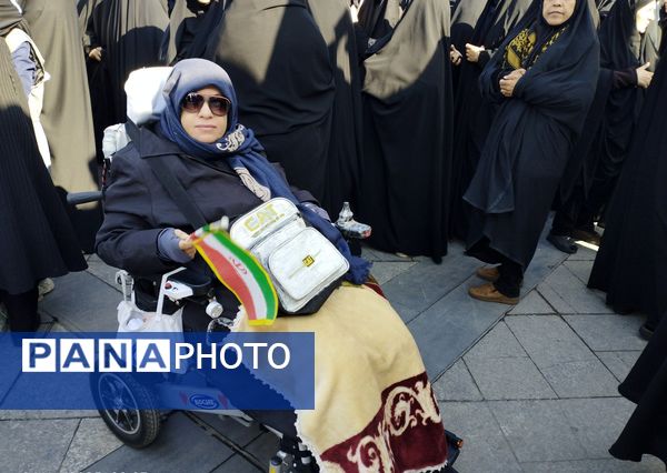 راهپیمایی ۱۳ آبان در میدان شهدا مشهد