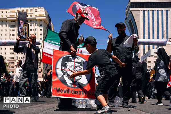 تشییع پیکر رهبر شهید انقلاب در مشهد مقدس-۳