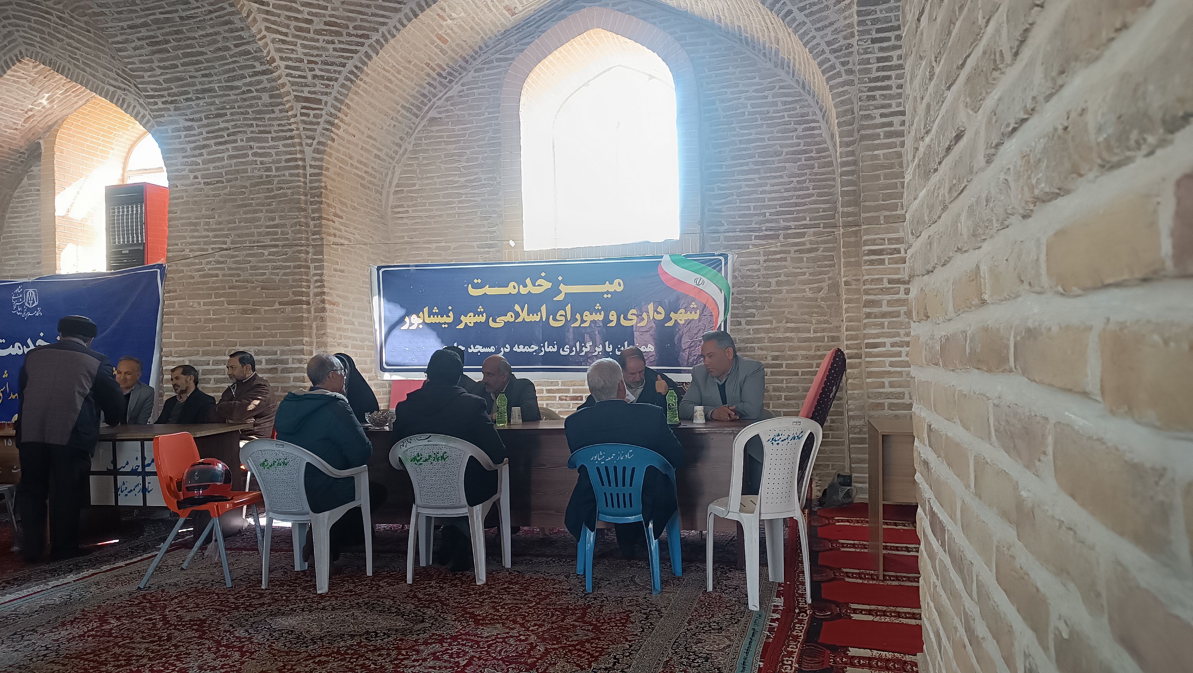 میز خدمت ادارات نیشابور در مسجد جامع 
