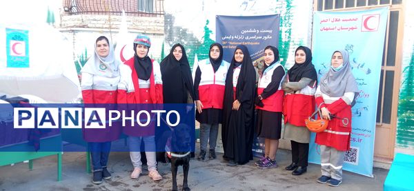 نواخته شدن بیست و ششمین زنگ نمادین استانی مانور زلزله در مدرسه شاهد ظهور آموزش و پرورش ناحیه یک